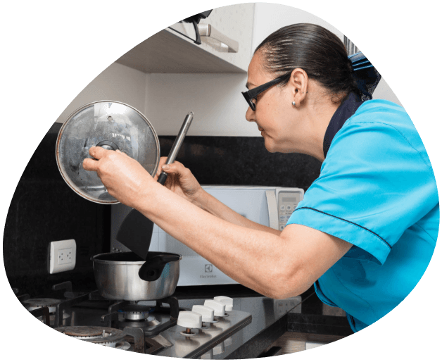 senora profesional de aseo